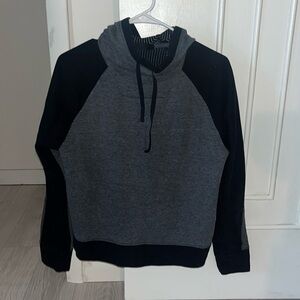 Under Armour Sweatshirt